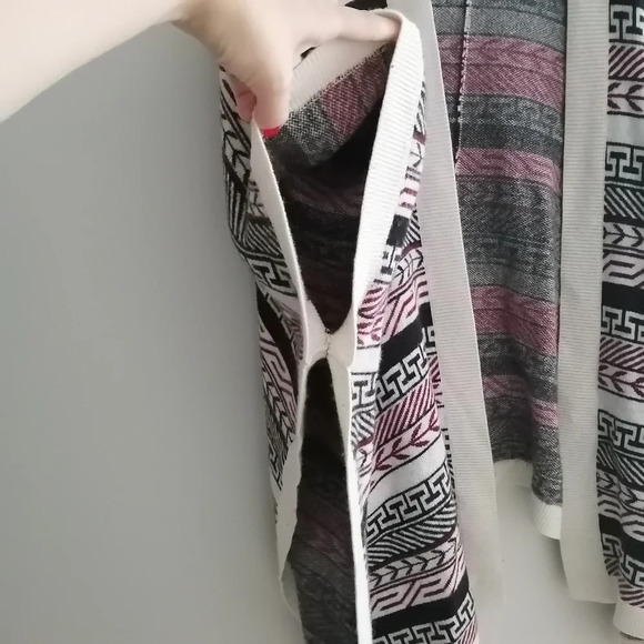 Aritzia Golden by TNA Alpaca and Wool Oversized Tribal Shawl Wrap Small/Medium - Picture 7 of 16